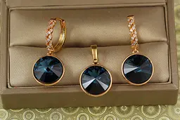 Набір Xuping Jewelry великий камінь Сваровскі темно-синій хамелеон 1,4 см золотистий