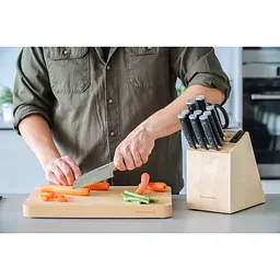 Набір ножів з підставкою KitchenAid Coreline з точилом 11 предметів (KAG12STSNBXOBQ) - мініатюра 18