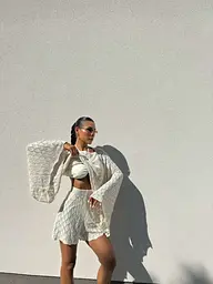 Костюм-двойка женский вязаный молочный с шортами и кофтой Oversize - миниатюра 6