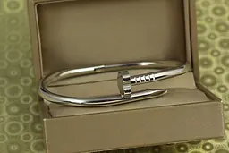 Браслет бенгл Stainless steel цвях Heart shape 60 мм на руку від 17 см до 19 см сріблястий