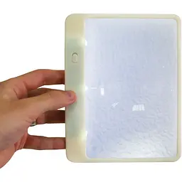 Лупа з підсвічуванням настільна, лінза Френеля 16.5×11 см, 3 LED, батарейки в комплекті