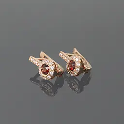 Дитячі сережки з червоного золота з гранатами S-0052