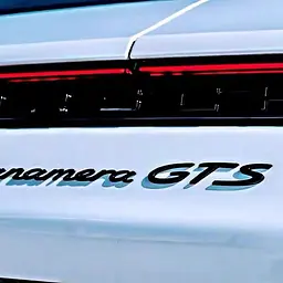 Емблема напис GTS для Porsche чорна червона 105×25 мм метал (на скотчі) - мініатюра 2