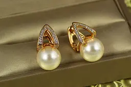 Сережки Xuping Jewelry Ватікан з перлиною 2 см золотисті - мініатюра 2