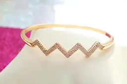 Браслет бенгл Xuping Jewelry зигзаг 60 мм 10 мм на руку від 17 см до 19 см золотистий