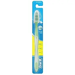 Зубна щітка Oral-B 3-Ефект Fresh Strong 1-2-3 середньої жорсткості зелена