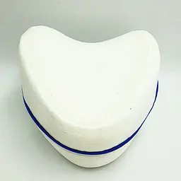 Ортопедична анатомічна подушка для ніг та колін з ефектом пам'яті LEG PILLOW біла - мініатюра 7