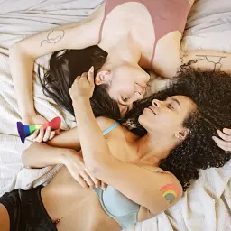 Фалоімітатор Fun Factory Amor Pride Edition, 14.6 см (райдужний) - мініатюра 4