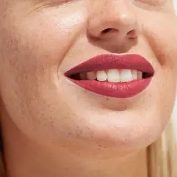 Помада для губ Gosh Velvet Touch Lipstick відтінок 160 delicious 4 г - мініатюра 3