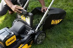 DeWALT Газонокосарка акумуляторна 2х18В 53см 67л 25-102мм 28кг без АКБ та ЗП - мініатюра 6