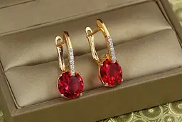 Сережки Xuping Jewelry Стрілка з родієм із великим малиновим каменем 2,7 см золотисті - мініатюра 2