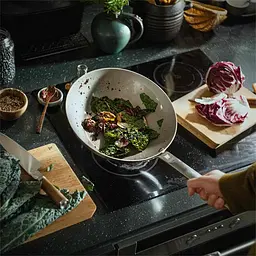Сковорода Wok Fiskars Norden 28cm з мінеральним покриттям (1067636) - мініатюра 8