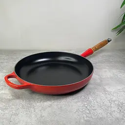 Сковорода універсальна Le Creuset Signature Frying Pan 28 см вишнева 20258280600422 - мініатюра 2