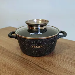Каструля Vezzer з кришкою та силіконовими накладками на ручки 16 см 1.3 л чорна (VZ8010) - мініатюра 4