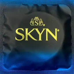 Набір Skyn Infiniti love: Презервативи безлатексні 24 шт. + Неонові кубики з позами для сексу (ROZ6400230349) - мініатюра 7