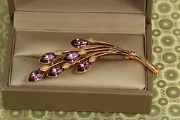Брошка Xuping Jewelry Гілка вечірнього сяйва з рожевими каменями 6,7 см золотиста - мініатюра 2