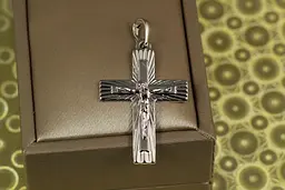 Хрестик Xuping Jewelry Іісус в променях 3.5 см сріблястий