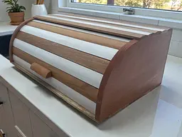 Деревʼяна хлібниця світла в смужку 44×27×17 см - мініатюра 4