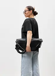 Жіноча шкіряна сумка бананка Sambag Urban Laptop чорна 46 × 26 см (51411101) - мініатюра 4