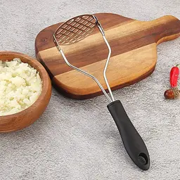 Товкачка картоплем'ялка для картоплі із пластиковою ручкою 23.5 см, Kitchen Master Чорний 87740 - мініатюра 2