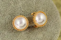 Сережки Xuping Jewelry Перлина у ажурному обідку 1,2 см золотисті