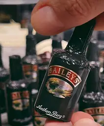 Шоколадные конфеты с ликером Anthon Berg Baileys Chocolate 24 шт 375 г - миниатюра 7