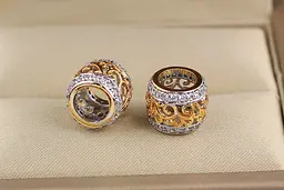 Кулон шарм Xuping Jewelry ажурний візерунок з родієм і фіанітами з боків 8 мм золотистий - мініатюра 3