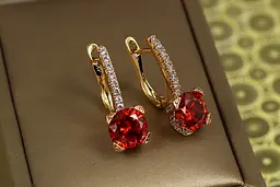 Сережки Xuping Jewelry світло у вікні з червоним каменем 2,2 см золотисті
