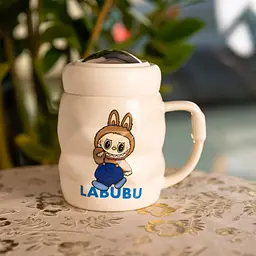 Чашка порцелянова Yiwu Labubu 400 мл з кришкою білий з синій Yiwu FM-54A - мініатюра 2