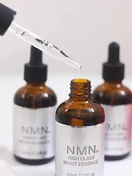 KOR JAPAN NMN High Class Moist Essence антивікова сироватка з NMN і ретинолом, 60 мл - мініатюра 3