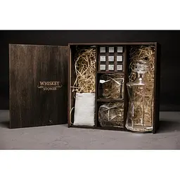 Подарунковий набір віскі Whiskey Stones з камінням для віскі в дерев'яному пеналі №3 + декантер і 2 склянки + щипці + мішечок - мініатюра 2