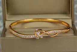 Браслет бенгл Xuping Jewelry щаслива конюшина 57 мм 10 мм на руку від 16 см до 18 см золотистий