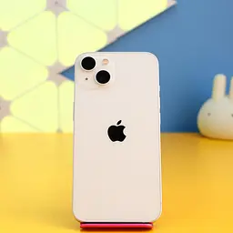 Смартфон Apple iPhone 13 128 ГБ зоряне сяйво (MLPG3) б/в [97834]