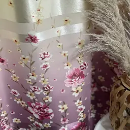 Атласні штори з квітами фіолетового кольору 150х270 з тюлистом батистовим 400х270 на тасьме ALBO pbe0052729 - мініатюра 2