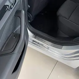 Накладки на пороги для Skoda Octavia A8 2020- Нержавіюча сталь із загином та Логотипом 8 шт (Premium P-SK19) - мініатюра 3