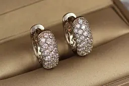Сережки кільця Хuping Jewelry опуклі з камінням ззаду візерунок 1.8 см сріблясті
