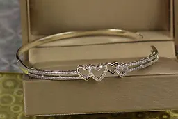 Браслет бенгл Xuping Jewelry чотири серця 57 мм 9 мм на руку від 16 см до 18 см сріблястий - мініатюра 2
