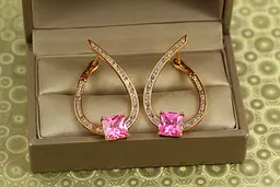 Сережки Xuping Jewelry Кристальна петля з рожевим каменем золотисті - мініатюра 2