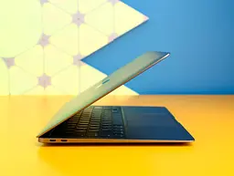Ноутбук Apple MacBook Air 13` 8/256GB Silver 2020 (MGN93) Б/У [177566] - мініатюра 3