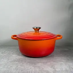 Каструля із кришкою Le Creuset Signature Cast Iron Round Casserole 21177200902430 20 см 2.4 л вогняна - мініатюра 4