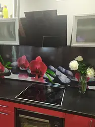 Кухонний фартух самоклеючий Червона орхідея Чорне каміння наклейка ПВХ чорний 60х300 см Happy Pocket Z180368 - мініатюра 6