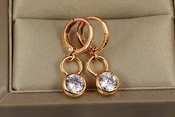 Сережки підвіски Xuping Jewelry вісімка з каменем у обідку 2.5 см золотисті - мініатюра 2