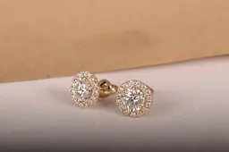 Сережки пуссети з жовтого золота з мауссанітами S-0098