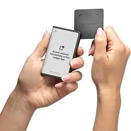 Криптогаманець Ledger Stax з чохлом Magnet Shell + Ledger Recovery Key 1 шт. - мініатюра 3