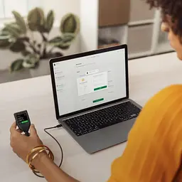 Апаратний гаманець для криптовалют Trezor Model One Чорний (B00R6MKDDE) - мініатюра 3