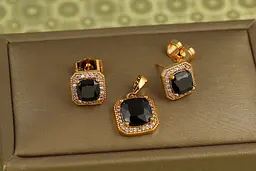 Набір Xuping Jewelry ромб в обідку із фіанітів з чорним каменем золотистий