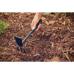 Сапка ручна Fiskars Ergo 7,5 см, три зуба (1027030) - мініатюра 2