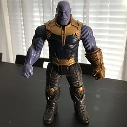 Супергерой Танос Thanos фігурка 28 см з підсвіткою та звуковими ефектами, рухливе тіло - мініатюра 4
