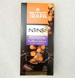 Шоколад Trapa Intenso чорний екстра з цілим фундуком 70% cacao без глютена 175г.