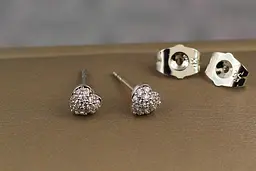 Сережки гвоздики Xuping Jewelry сердечка з дрібними камінчиками 5 мм сріблясті